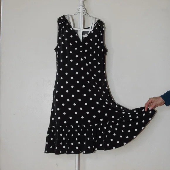 White House Black MarketWHBM Polka Dot Dress- ruffle hem- Brand New With tags - Picture 1 of 2